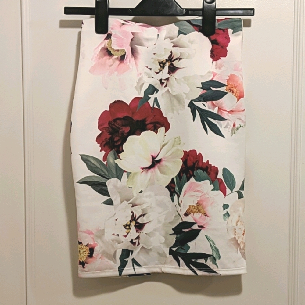NWOT Floral Pencil Skirt